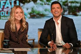 Kelly Ripa and Mark Consuelos: A Vegas Wedding Chapel Special