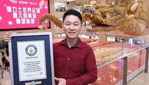 Hong Kong Balloon Artist Sets New World Record with Enormous Dragon Sculpture