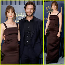 Leighton Meester & Adam Brody Shine on the Red Carpet at SAG Awards 2024