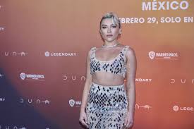 Florence Pugh’s Mirrored Mermaid Gown: A Futuristic Fashion Statement