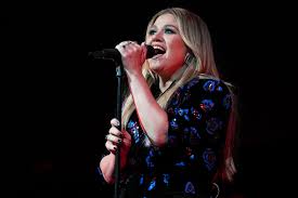 Kelly Clarkson Impresses with Soulful Cover of Jelly Roll’s Hit Song