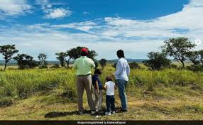 Kareena Kapoor and Saif Ali Khan’s Colorful Holi Celebration in Tanzania