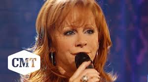 Reba McEntire Shocks Fans with Stunning Cover of Beyonce’s ‘If I Were A Boy’