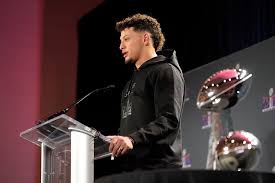 Patrick Mahomes Overcomes Fear of SNL Hosting with Travis Kelce’s Help