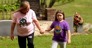 Heartwarming Story of Alabama Girl Who Started Lemonade Stand to Honor Her Late Mother