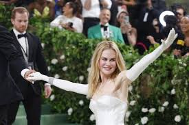 Nicole Kidman and Zac Efron Star in Netflix Romantic Comedy ‘A Family Affair’