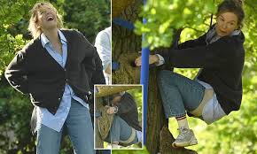 Renee Zellweger’s Bridget Jones Gets Stuck Up a Tree with Her Young Lover Leo – Exclusive Photos Revealed!