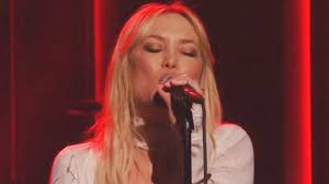 Kate Hudson Shines on ‘The Voice’ Finale with Performance of ‘Glorious’