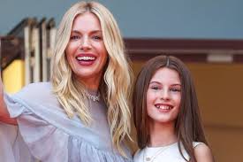 Sienna Miller Shines with Daughter at ‘Horizon’ Premiere – Cannes Film Festival 2024