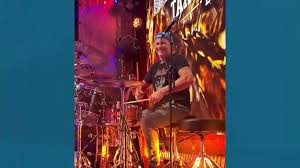 Chad Smith WOWs Nashville Crowd with Surprise Drumming Performance – SEO Optimized!