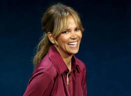 Halle Berry’s Hilarious Wardrobe Malfunction Goes Viral: Fans Can’t Stop Laughing