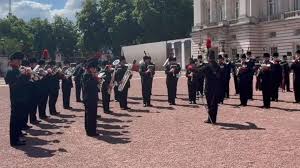 Taylor Swift’s ‘Shake It Off’ Played at Buckingham Palace Changing of the Guard