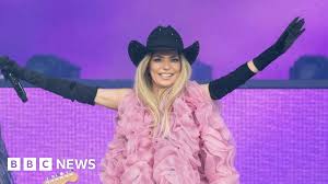 Shania Twain and Tom Jones Rock Chepstow Racecourse in Wales