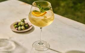 Refreshing White Port and Tonic Cocktail Recipe